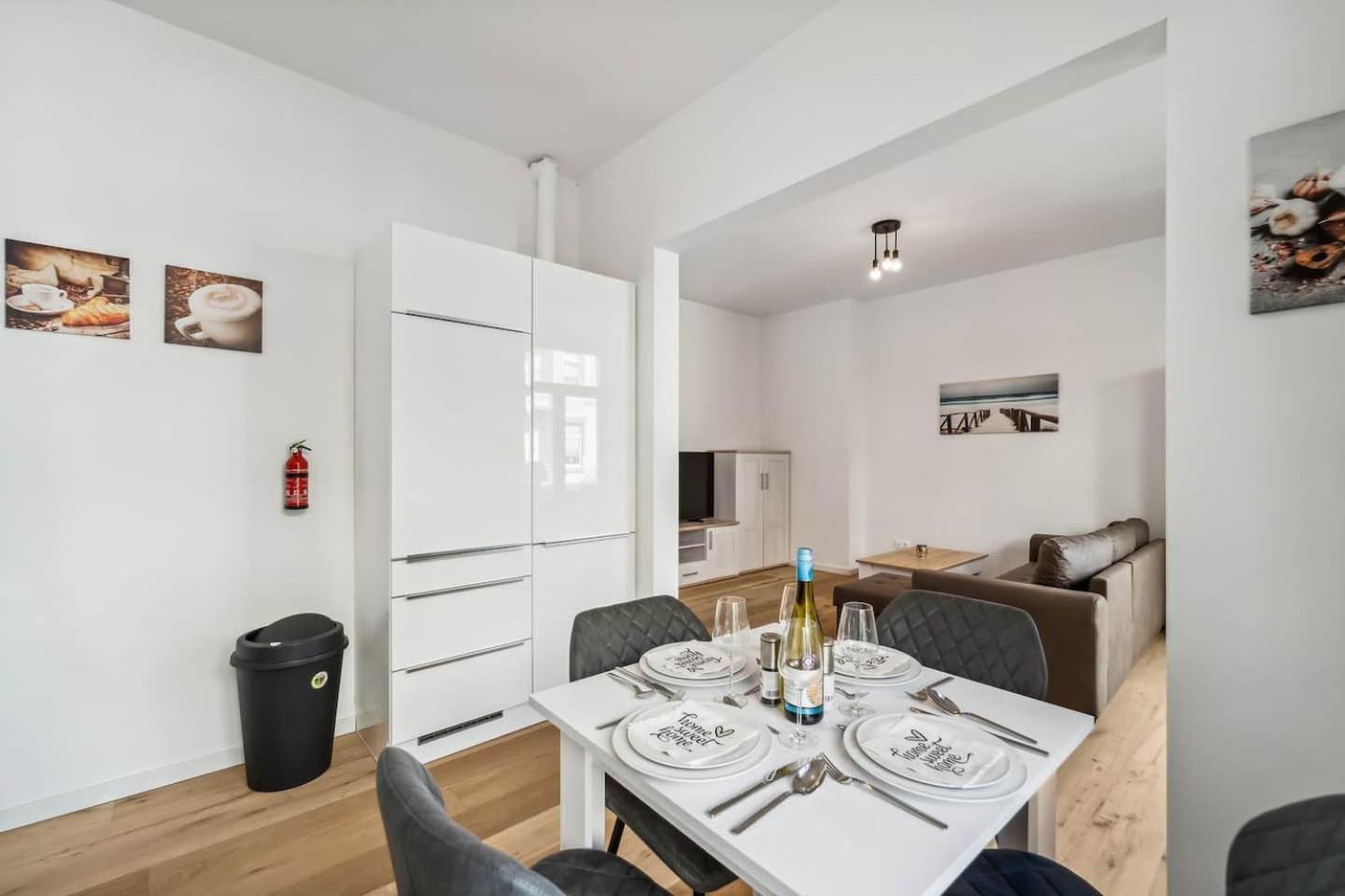 Infinity Stay Ferienapartments Rheinstrasse Wilhelmshaven Esterno foto