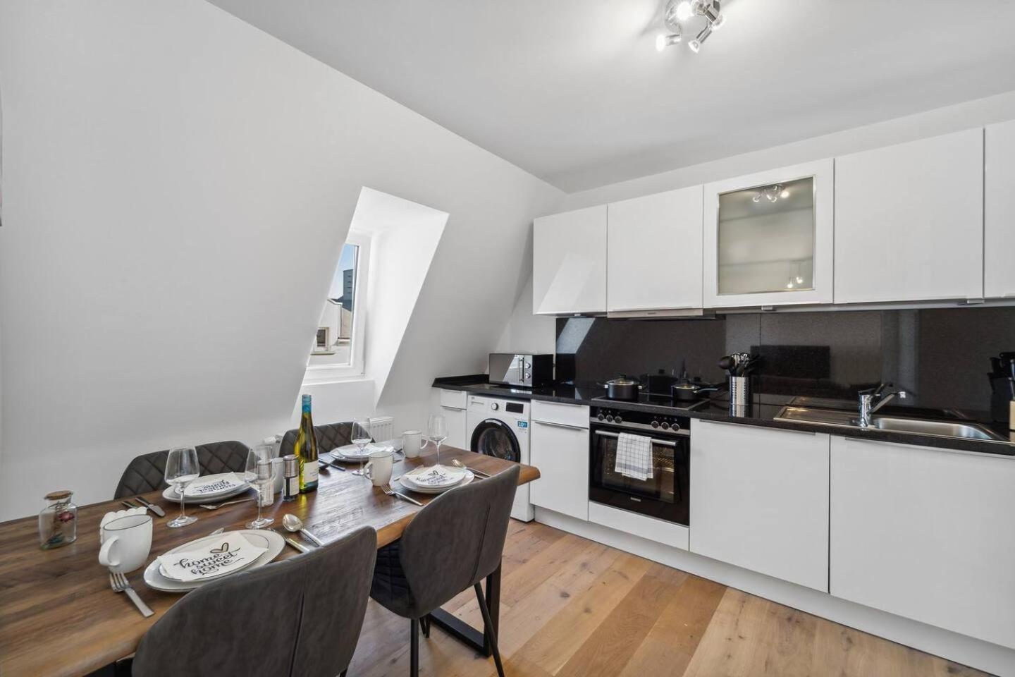 Infinity Stay Ferienapartments Rheinstrasse Wilhelmshaven Esterno foto